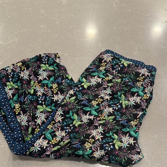 Anthropologie Floral Cropped Pants with Blue Accents - Picture 7 of 7